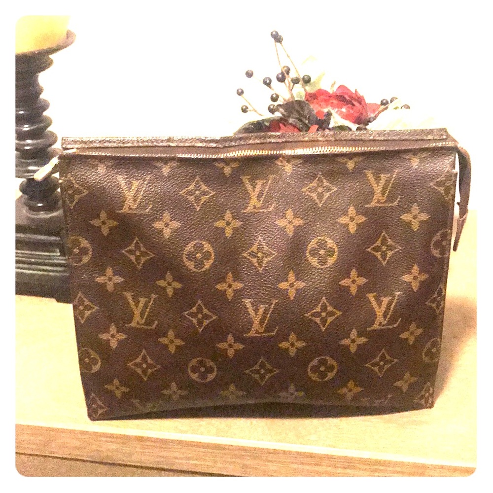 Luis Vuitton small purse and/ or make up bag